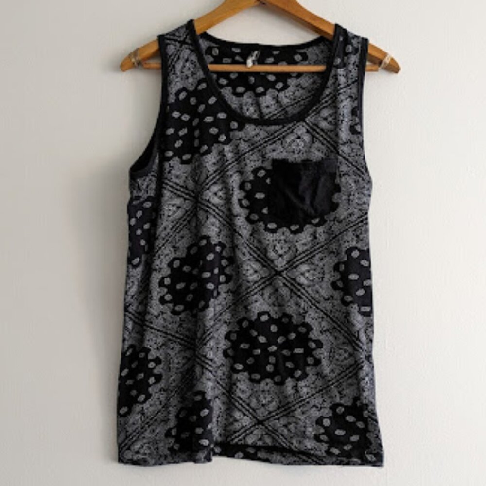 Hawk's Bay Black and White Bandana Tank Top Size XL